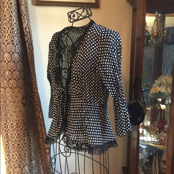 B&W long sleeve poka dot top - Picture 2 of 7